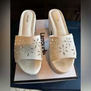 Larroude light raffia sandal